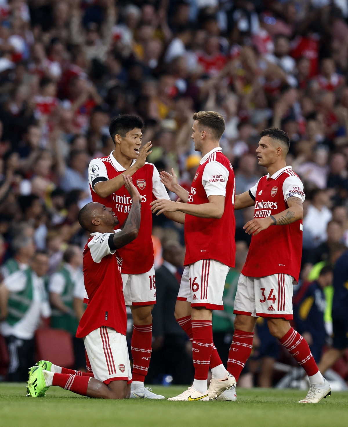 loi nguoc dong truoc fulham, arsenal duy tri mach toan thang o ngoai hang anh hinh anh 17