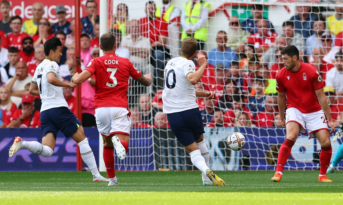 harry kane hut hat-trick, tottenham vuot ai tan binh nottingham hinh anh 4