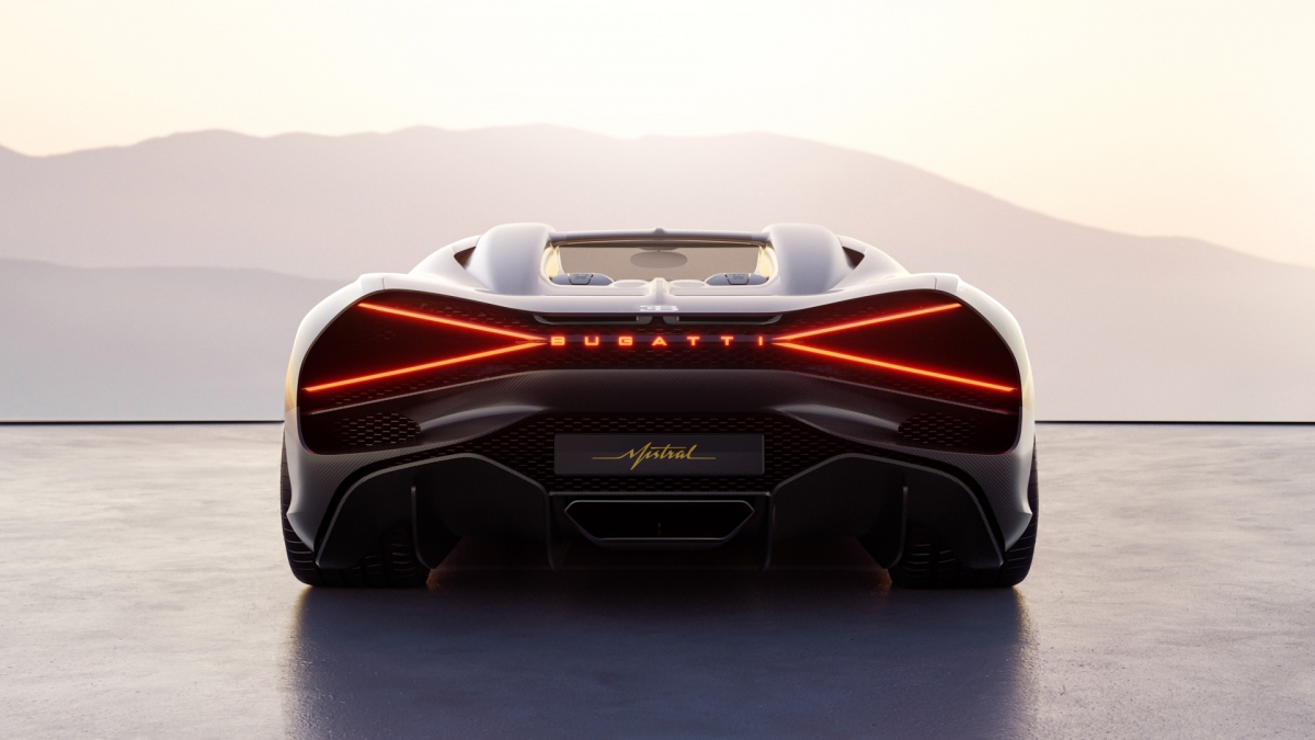 bugatti w16 mistral hypercar mui tran gia hon 110 ty dong hinh anh 3