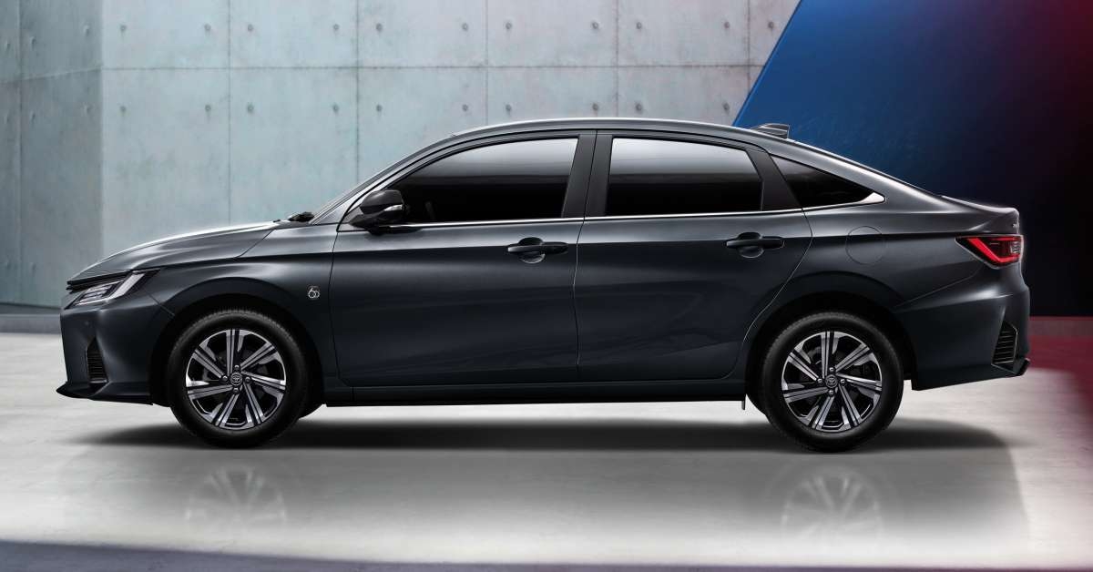 Vios thế hệ mới có kích thước lớn hơn một chút so với phiên bản tiền nhiệm tuy nhiên chiều dài cơ sở đã tăng đến 70 mm so với trước đây giúp mang lại không gian nội thất rộng hơn.