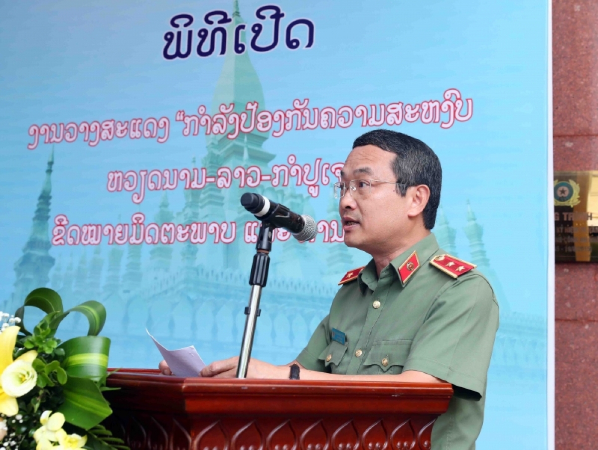 khai mac trien lam dau an hop tac giua cong an viet nam- campuchia - lao hinh anh 2