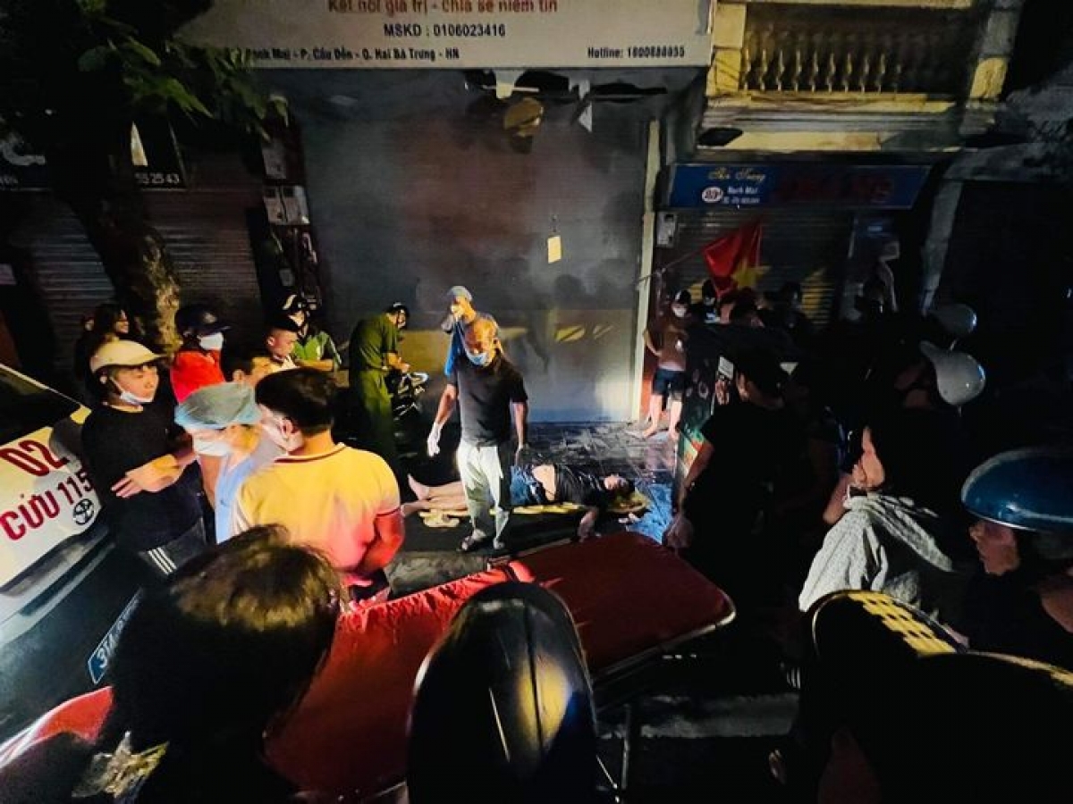 quên chìa khóa, người đàn ông trèo lên cây vào nhà ngã xuống đất tử vong hình ảnh 1 quen chia khoa, nguoi dan ong treo len cay vao nha nga xuong dat tu vong hinh anh 1