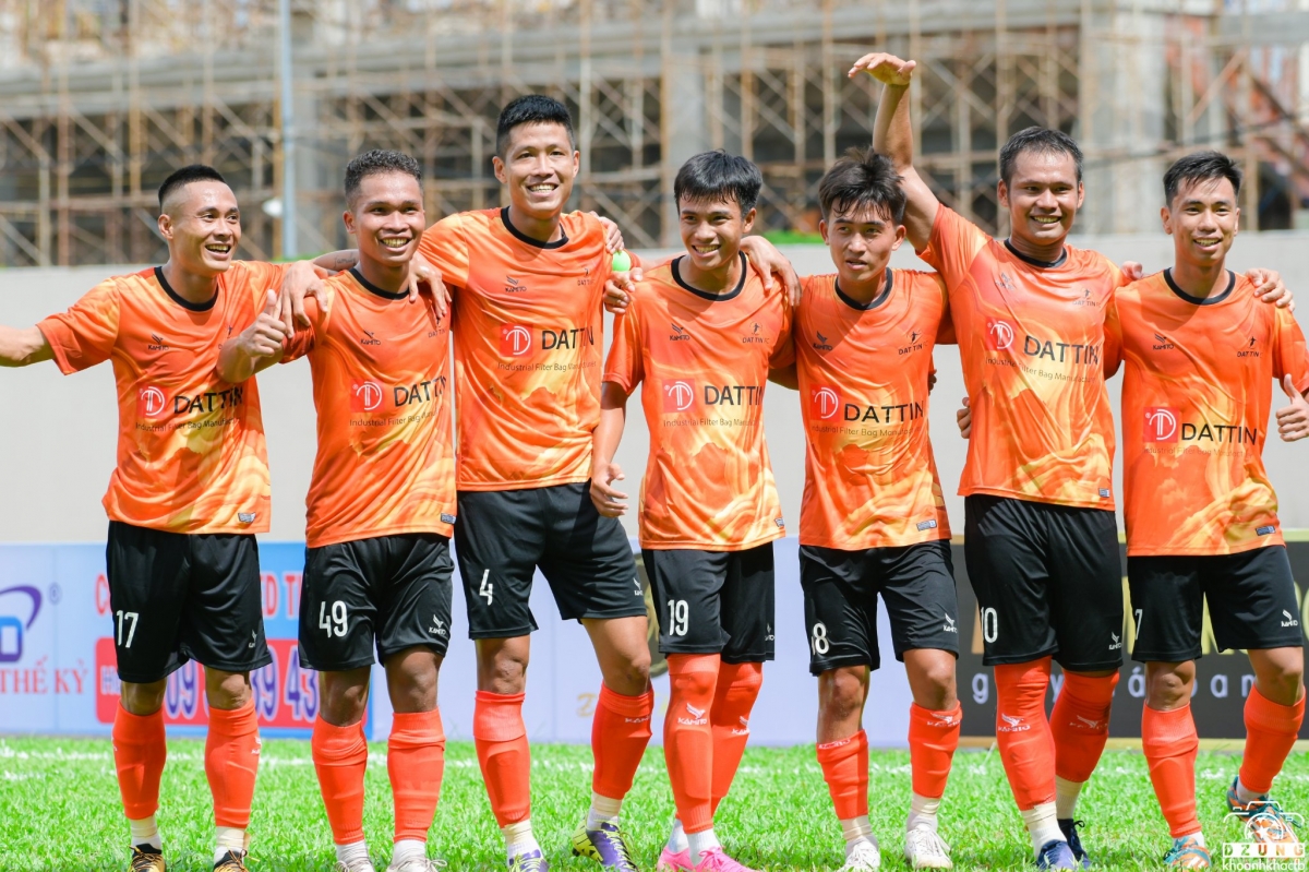 giai bong da phong trao luxcom cup 2022 danh 600 trieu dong lam tu thien hinh anh 2