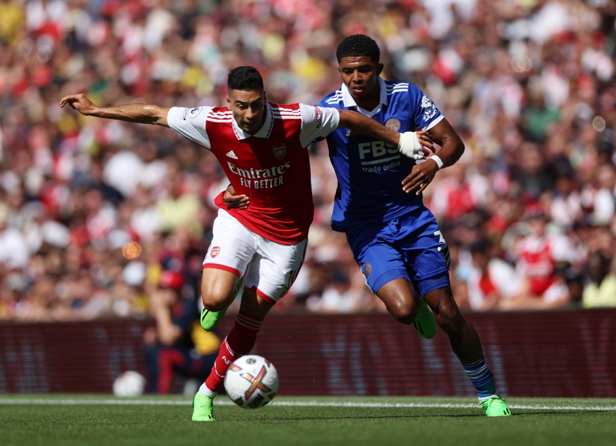 gabriel jesus thi dau len dong, arsenal ha guc leicester city hinh anh 2