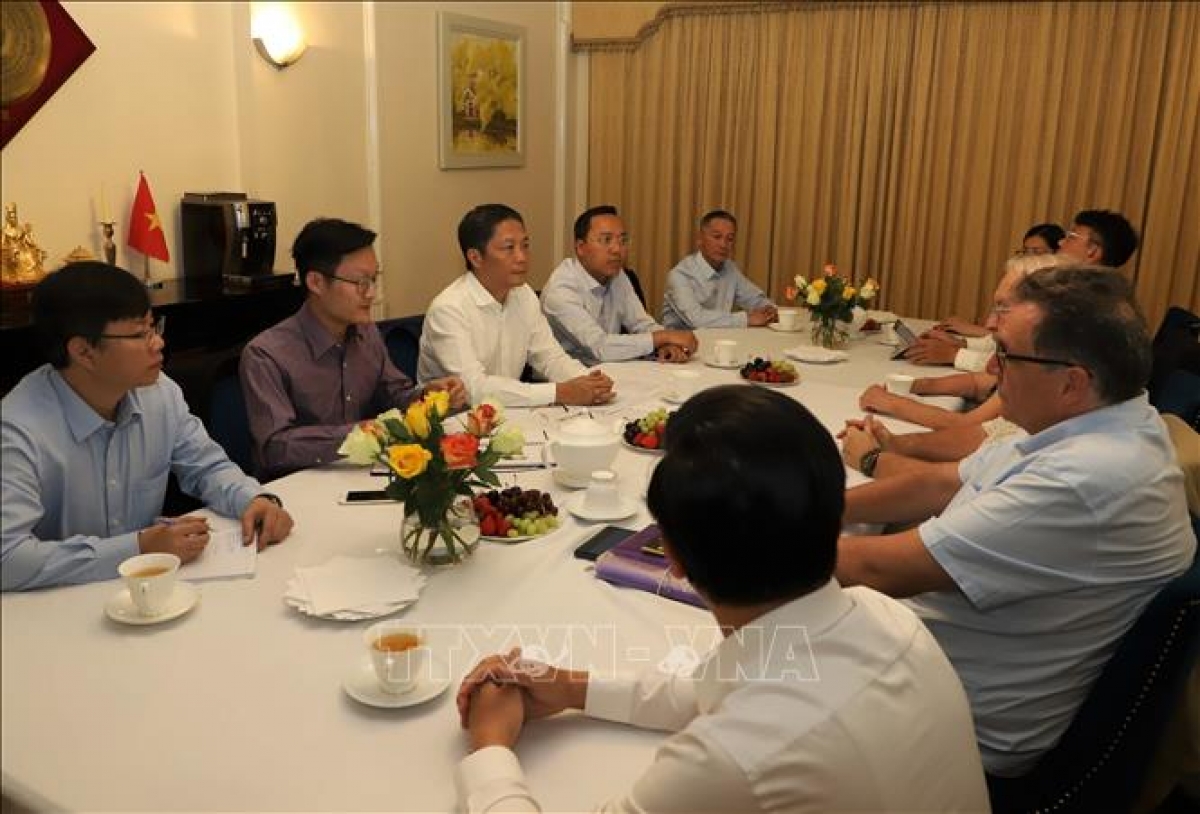 truong ban kinh te trung uong tran tuan anh tham va lam viec tai anh hinh anh 1