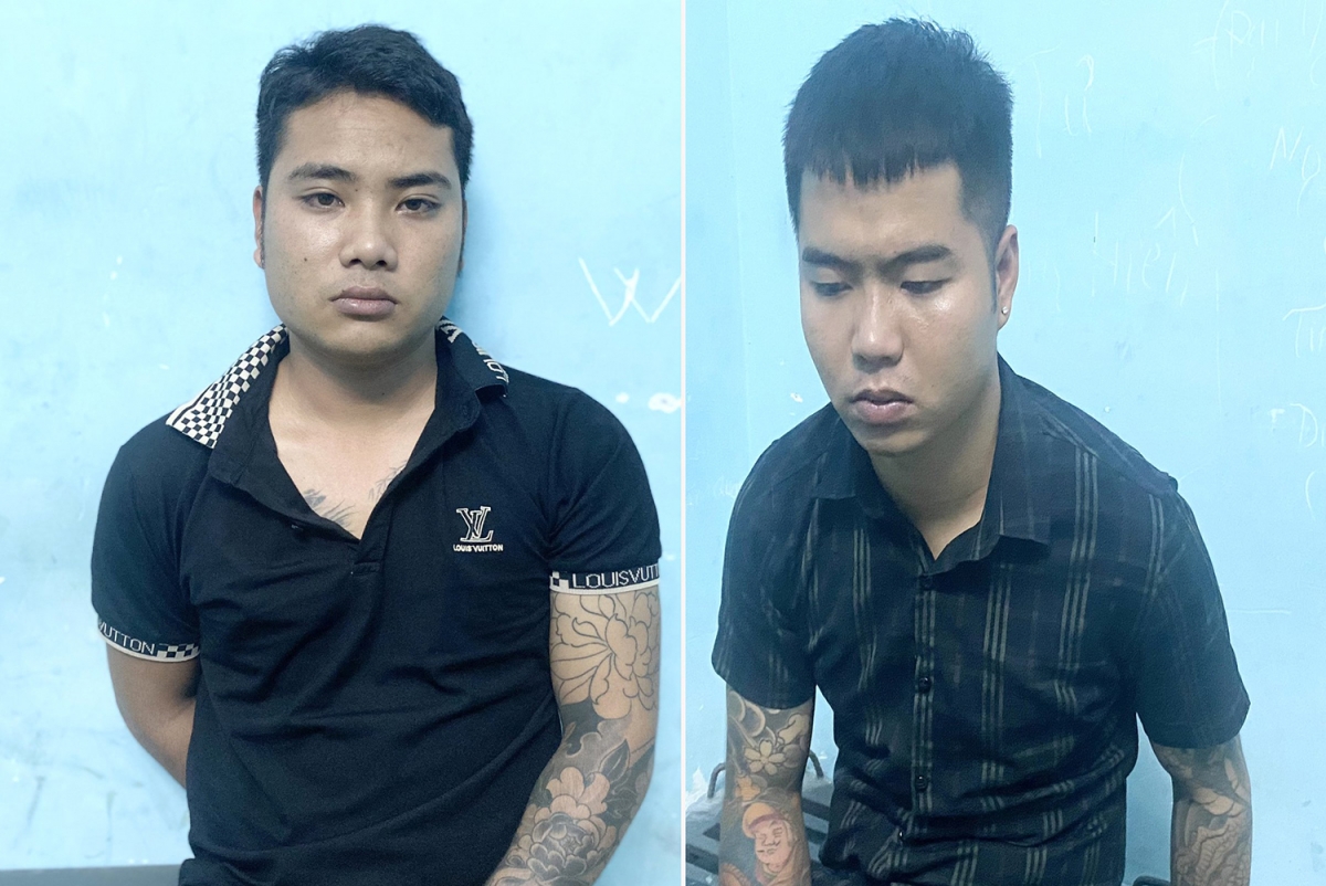 cong an no sung canh bao, 2 thanh nien van lao vao xe trinh sat hinh anh 1