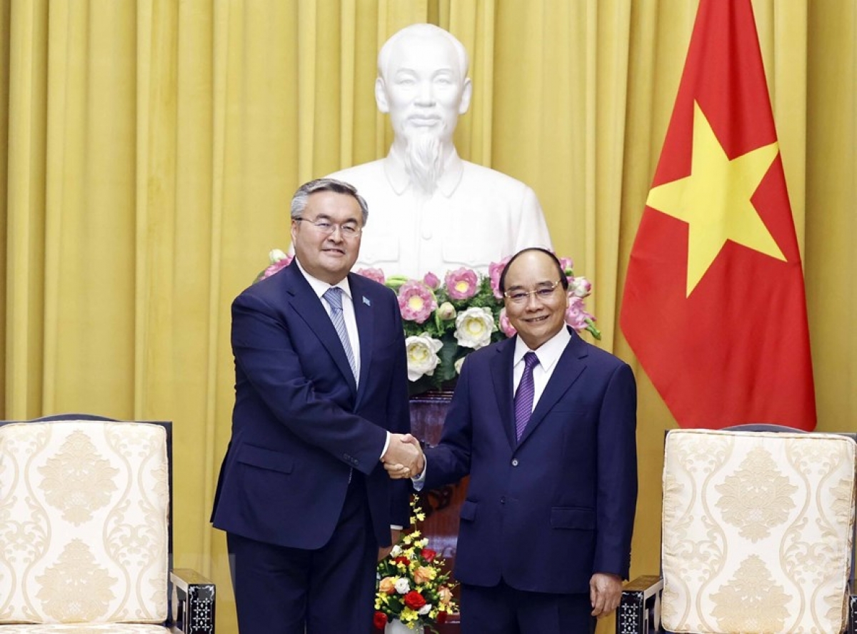 chu tich nuoc tiep pho thu tuong, bo truong ngoai giao kazakhstan hinh anh 2