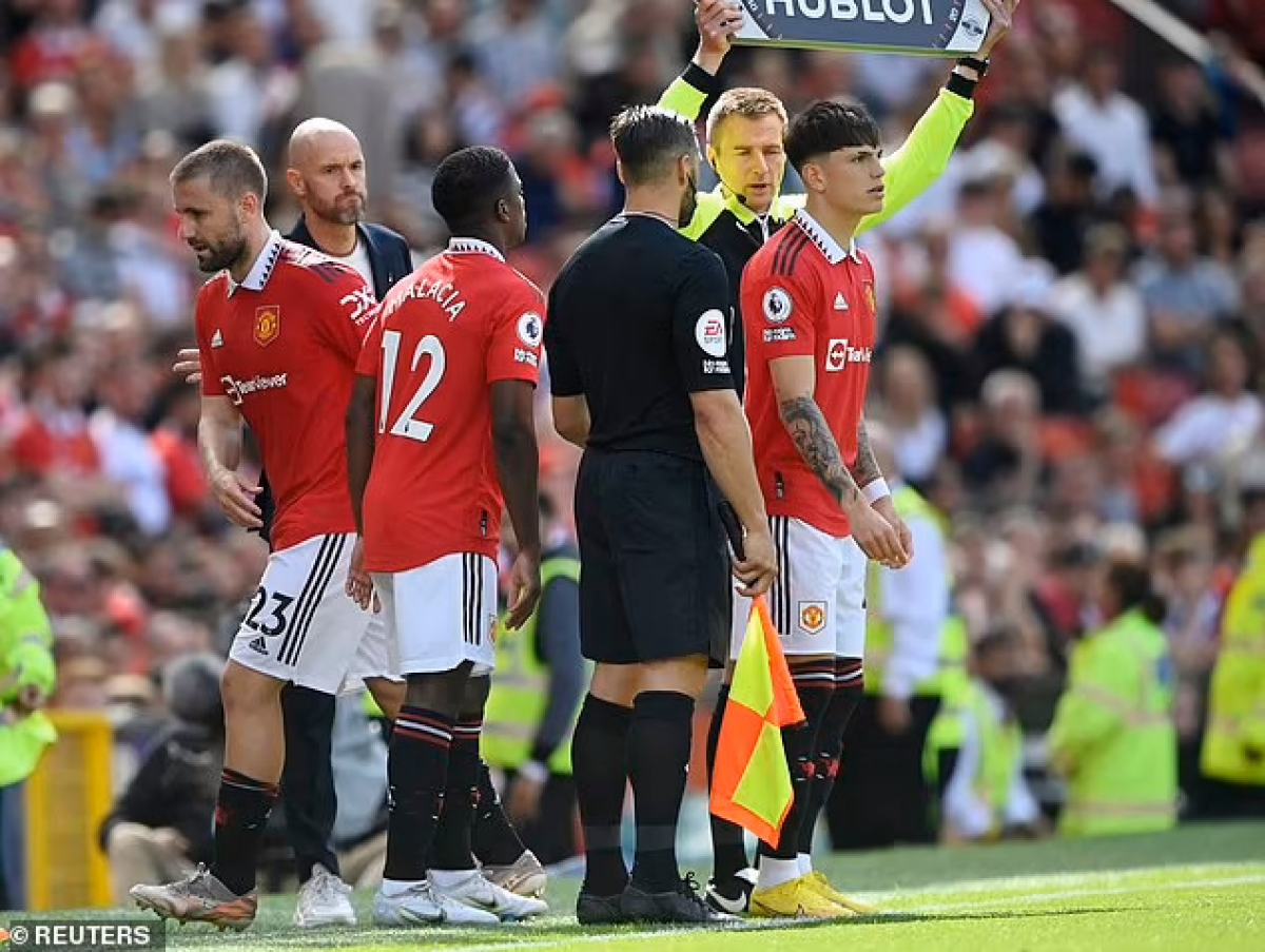 erik ten hag va nhiem vu hang dau o mu tong co ronaldo khoi old trafford hinh anh 5