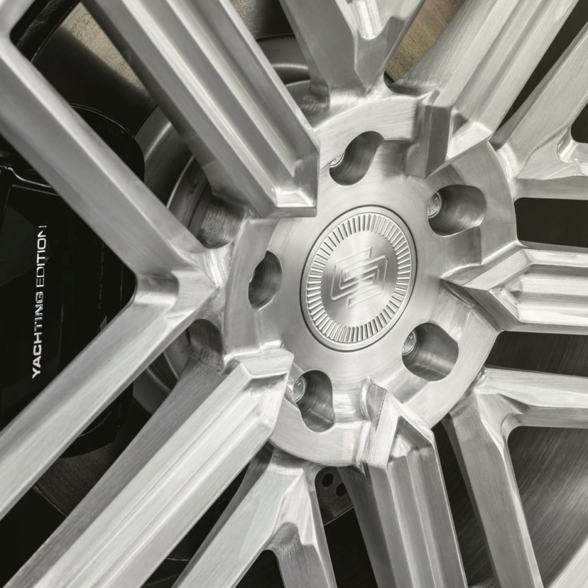 rolls-royce cullinan them sang trong voi goi do cua carlex design hinh anh 11