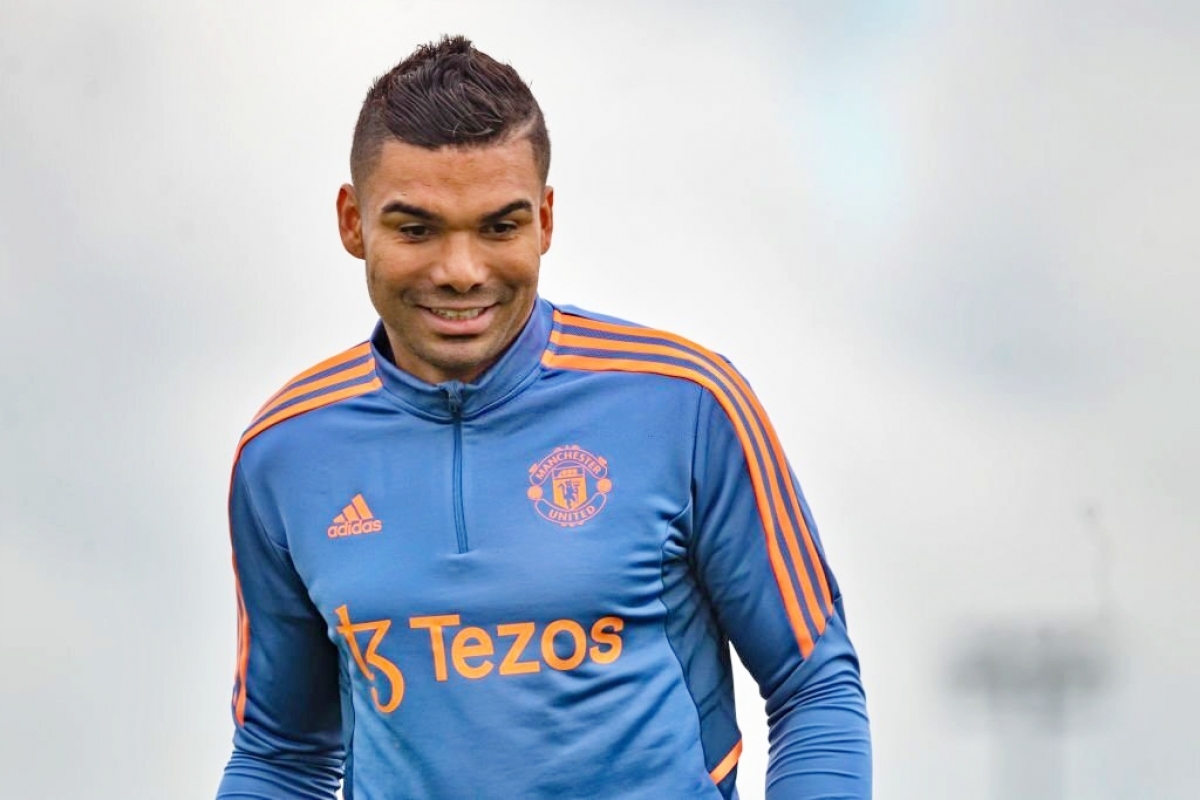 casemiro ca ngoi ronaldo, nong long duoc ra san cho mu hinh anh 7