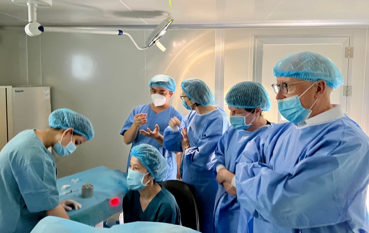 nhiều chuyên gia nước ngoài đến việt nam tìm hiểu kỹ thuật điều trị hiếm muộn hình ảnh 1 nhieu chuyen gia nuoc ngoai den viet nam tim hieu ky thuat dieu tri hiem muon hinh anh 1