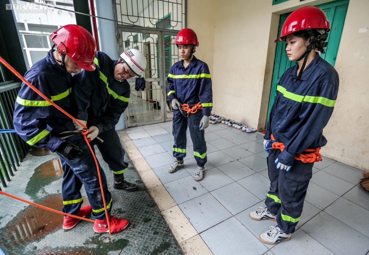 mot ngay tap luyen khac nghiet cua cac chien si tri giac lua hinh anh 20