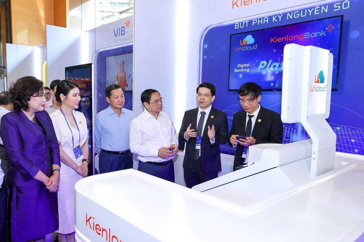 rút - chuyển tiền tại máy stm của unicloud và kienlongbank chỉ bằng mã qr hình ảnh 1 rut - chuyen tien tai may stm cua unicloud va kienlongbank chi bang ma qr hinh anh 1