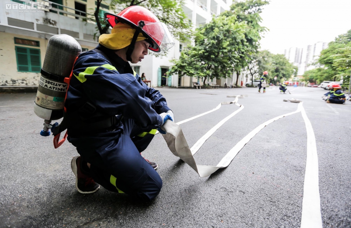 mot ngay tap luyen khac nghiet cua cac chien si tri giac lua hinh anh 9