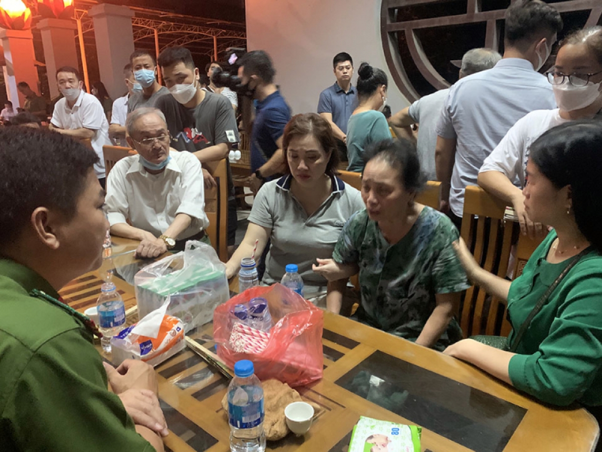 quan long truoc noi dau cua gia dinh 3 chien si hy sinh trong bien lua hinh anh 7