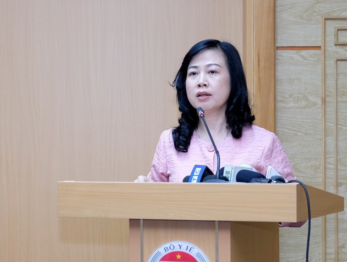 bo y te so ca covid-19 nhap vien va tu vong gia tang tro lai hinh anh 2
