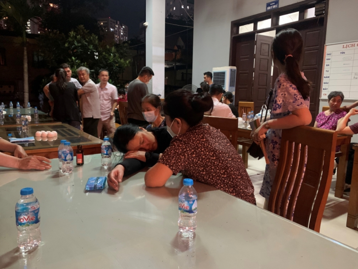 quan long truoc noi dau cua gia dinh 3 chien si hy sinh trong bien lua hinh anh 2