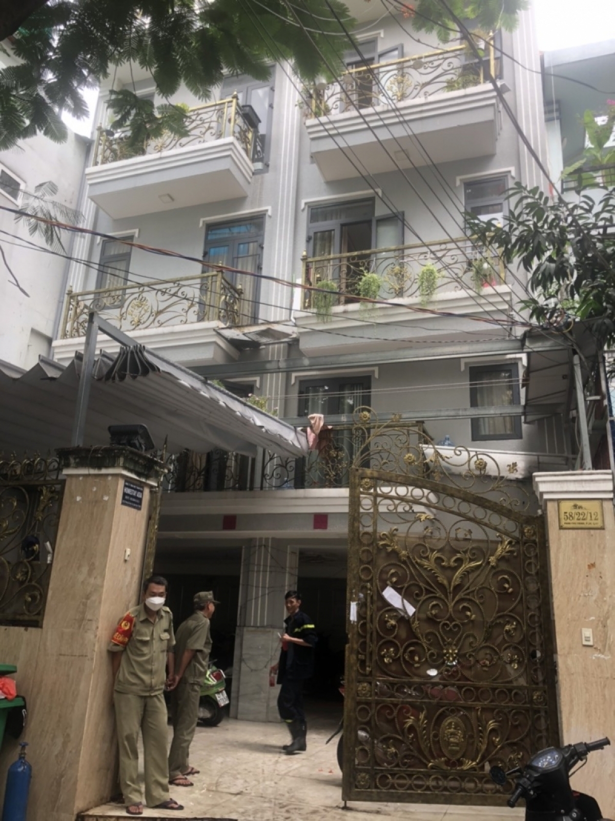 nhieu nguoi mac ket trong dam chay tai homestay o tp.hcm duoc giai cuu hinh anh 2