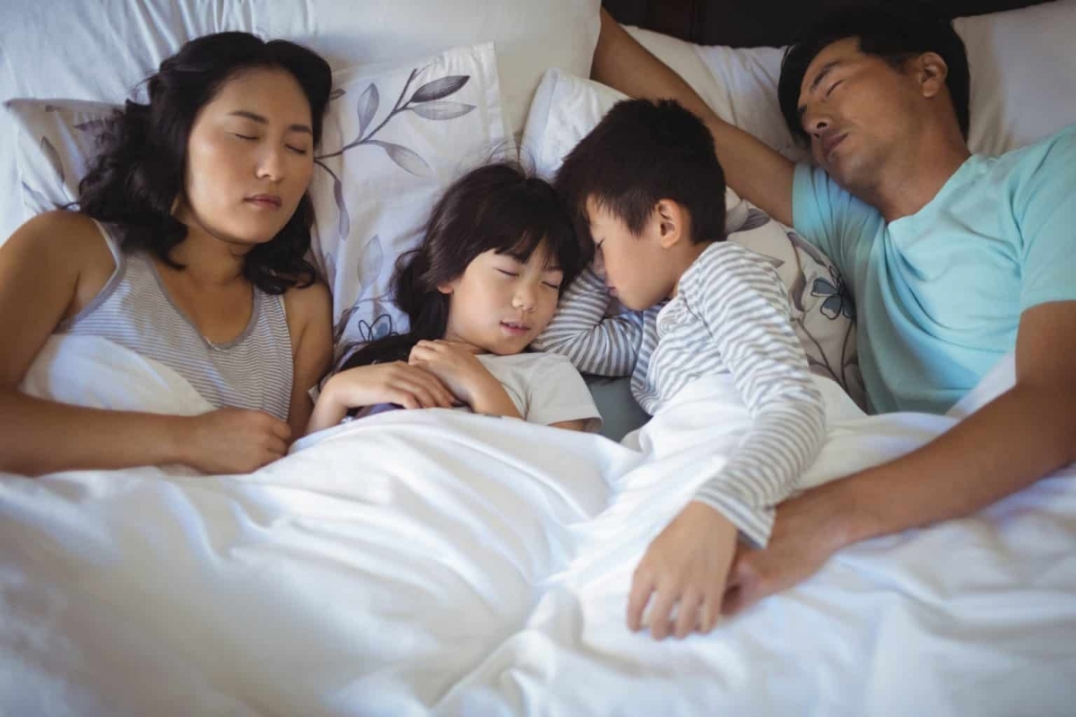 chuyện yêu khi có con ngủ chung hình ảnh 1 chuyen yeu khi co con ngu chung hinh anh 1