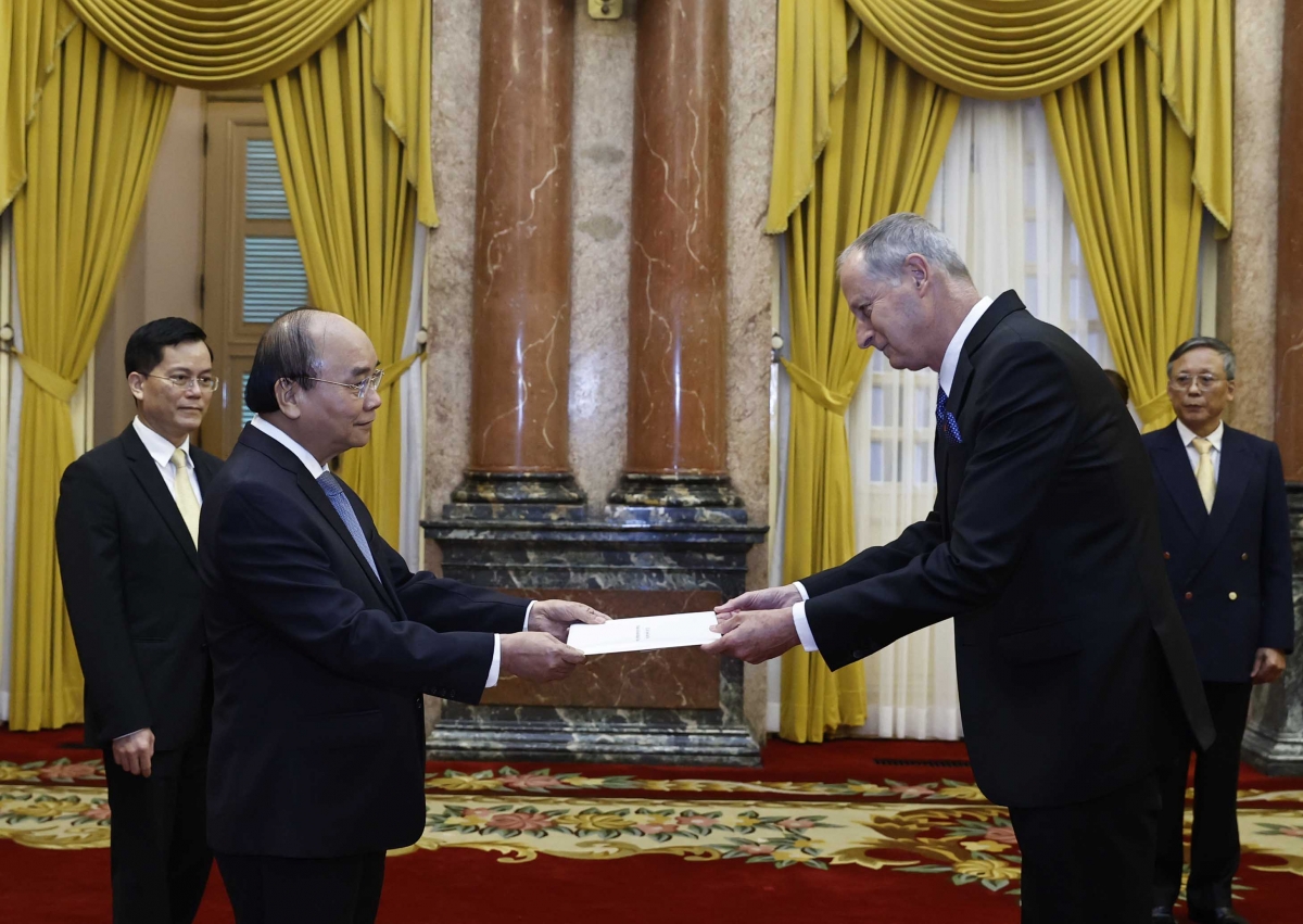 chu tich nuoc nguyen xuan phuc tiep Dai su kuwait, Dai su israel trinh quoc thu hinh anh 3