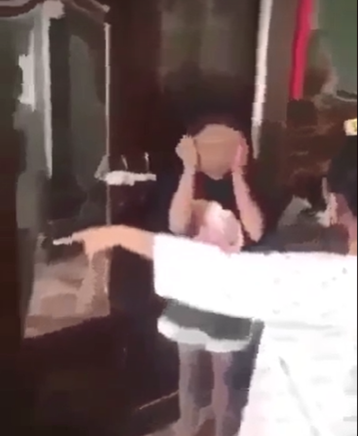 lam ro clip nu sinh bi tat toi tap vao mat hinh anh 2