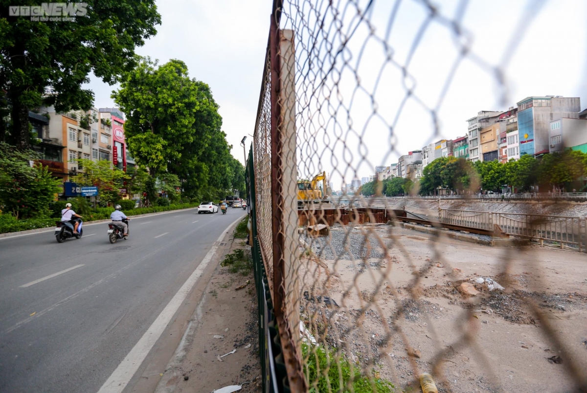 tuyen duong di bo duoc dau tu 64 ty dong tai ha noi thanh noi do rac, ban tra da hinh anh 4