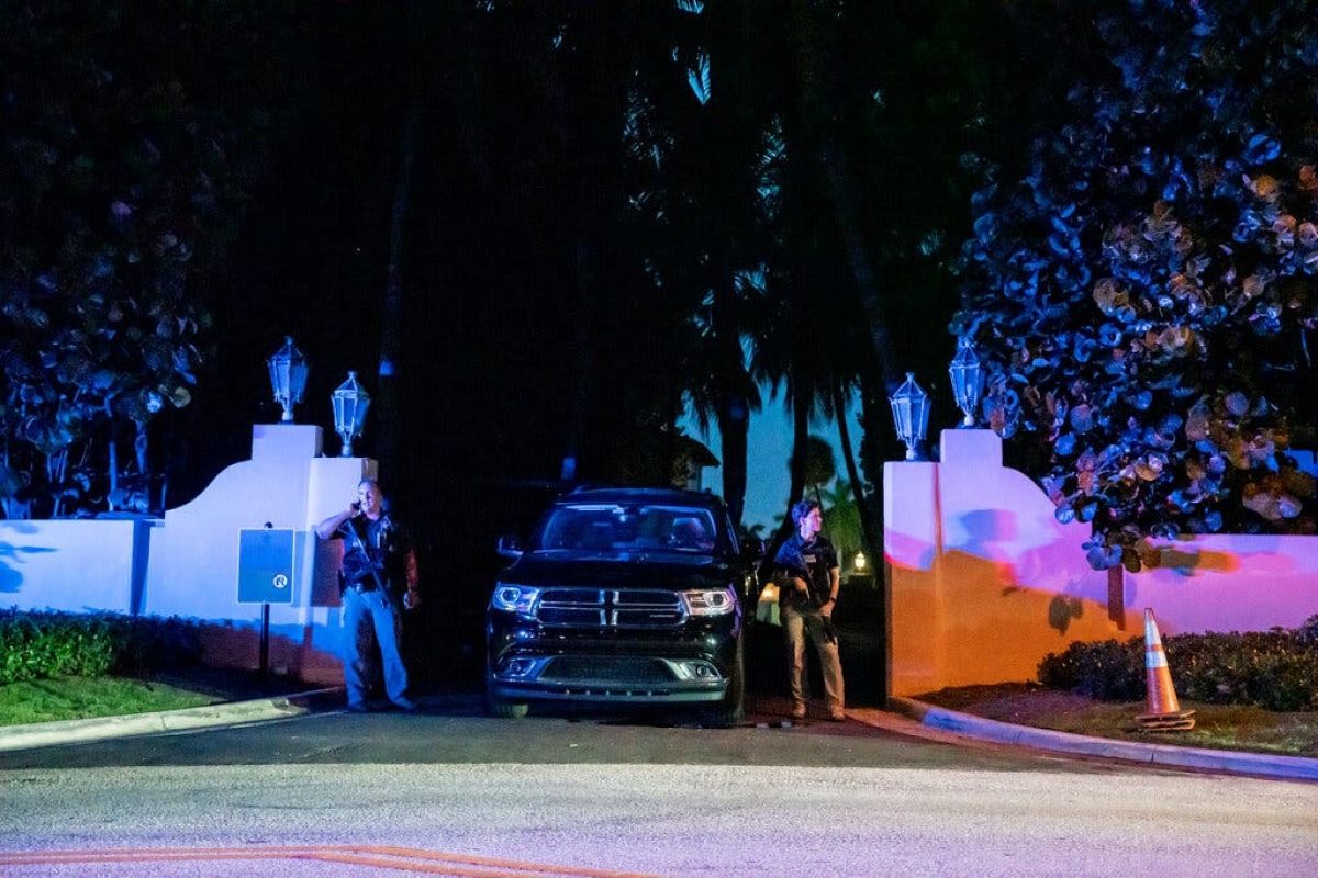 tiết lộ lý do fbi đột kích và khám xét dinh thự riêng của ông trump hình ảnh 1 tiet lo ly do fbi dot kich va kham xet dinh thu rieng cua ong trump hinh anh 1