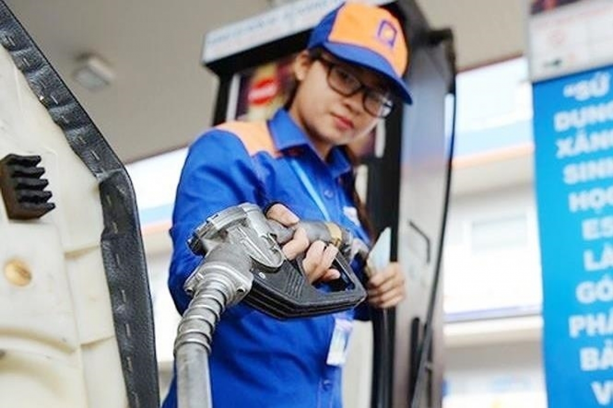 vi sao gia xang dau chi giam nho giot gan 500 dong lit hinh anh 1