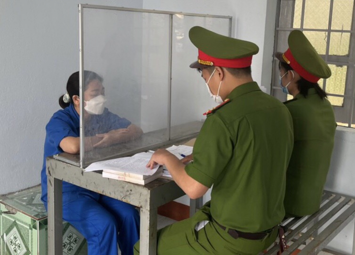 nhom doi tuong lua dao hang loat tiem vang sa luoi hinh anh 2