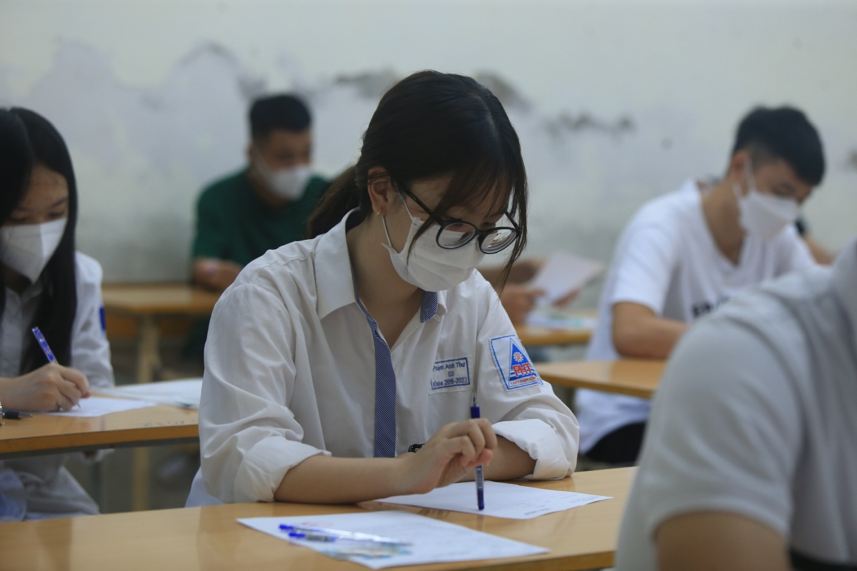 học phí đại học và nỗi lo nghèo hóa hình ảnh 1 hoc phi dai hoc va noi lo ngheo hoa hinh anh 1