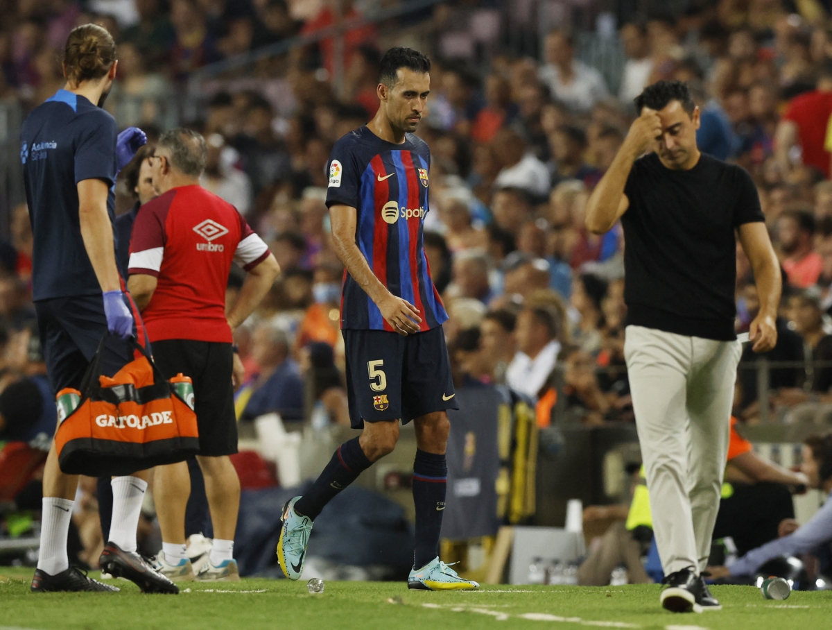 busquets nhan the do, barca suyt thua o tran ra quan la liga hinh anh 2
