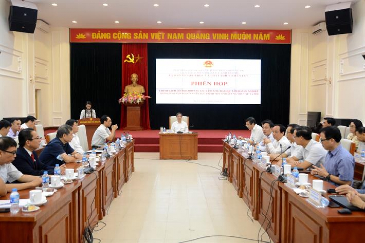 bộ trưởng bộ gdĐt cần khuyến khích để doanh nghiệp tham gia sâu hơn vào đào tạo hình ảnh 1 bo truong bo gdDt can khuyen khich de doanh nghiep tham gia sau hon vao dao tao hinh anh 1
