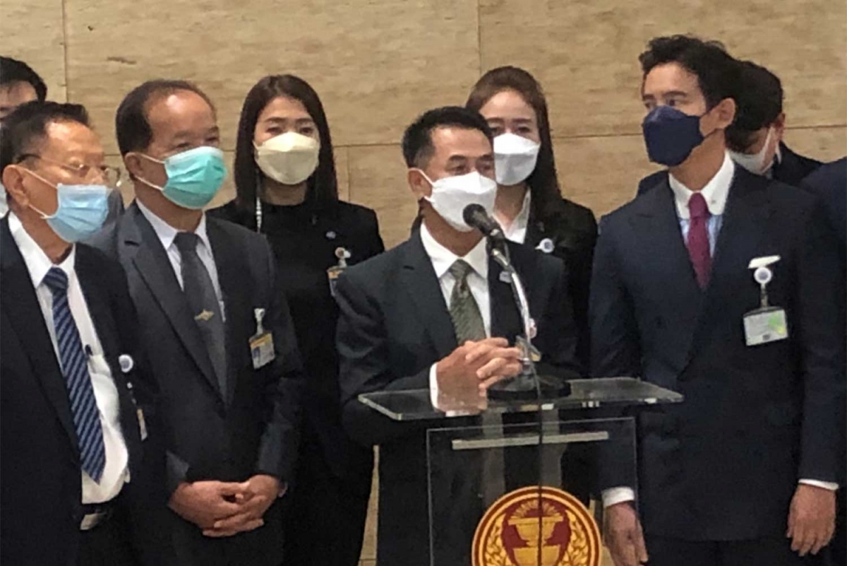 phe doi lap kien nghi tam dinh chi chuc thu tuong thai lan cua ong prayut hinh anh 1