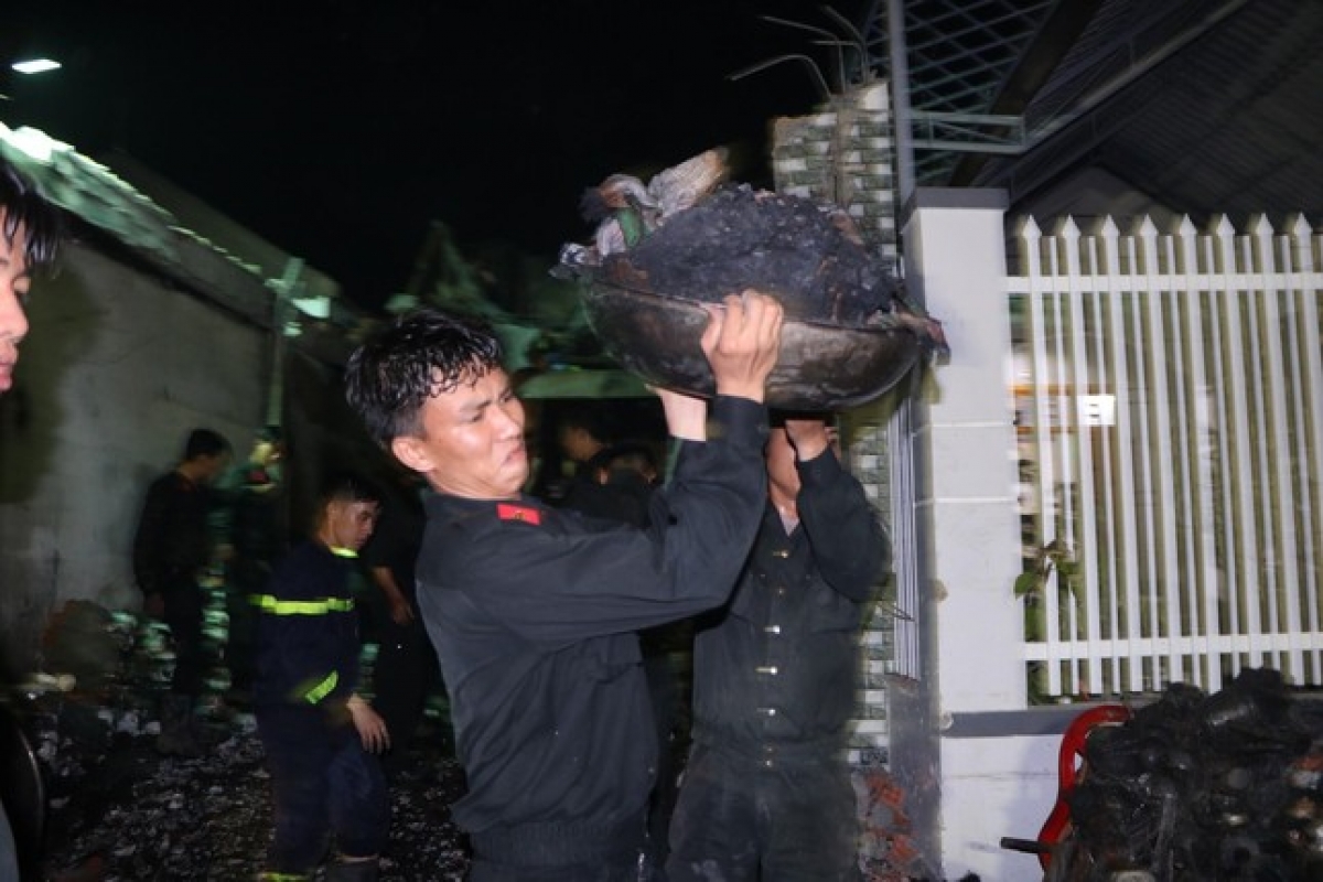 huy dong cho nghiep vu tim kiem 3 me con trong vu chay nha 2 tang o ninh thuan hinh anh 3