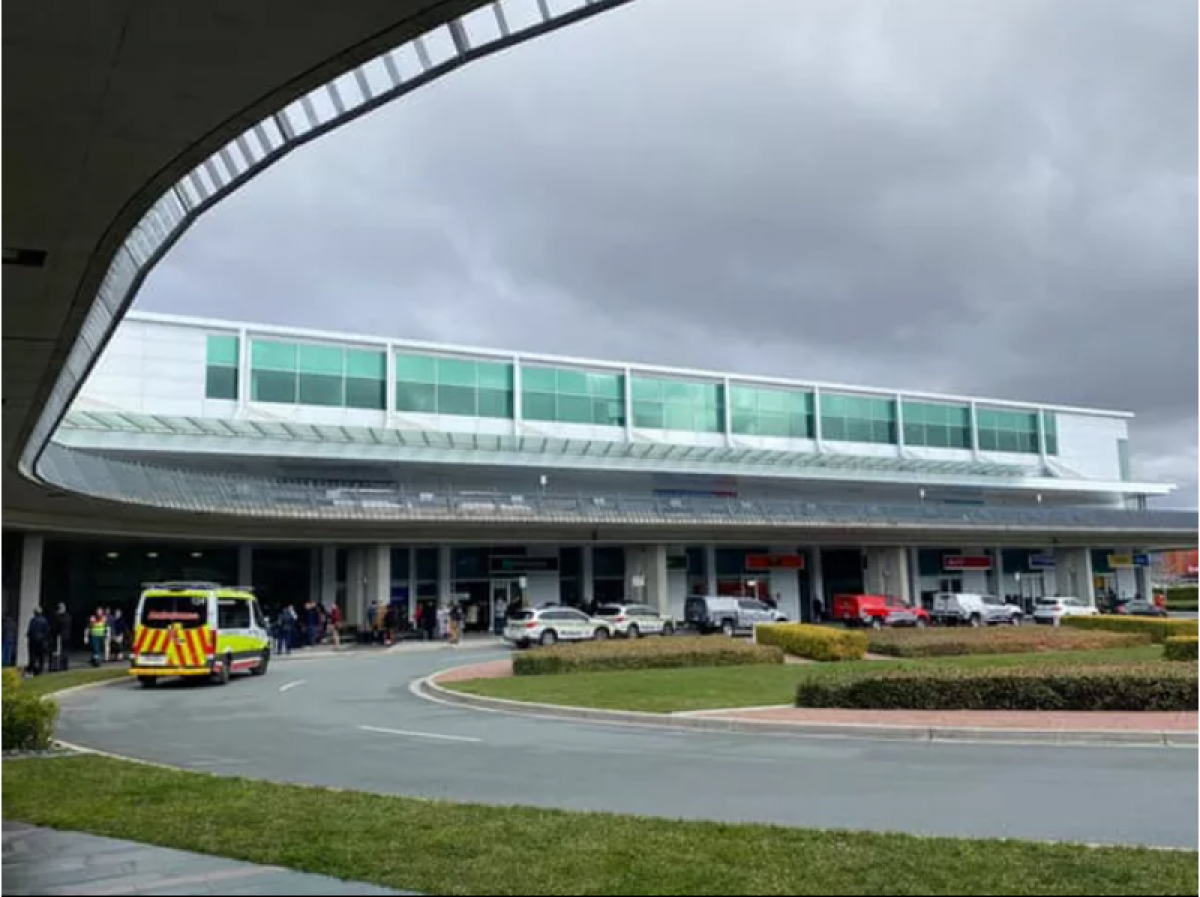 bắt giữ kẻ xả 5 phát súng gây náo loạn sân bay ở canberra, australia hình ảnh 1 bat giu ke xa 5 phat sung gay nao loan san bay o canberra, australia hinh anh 1