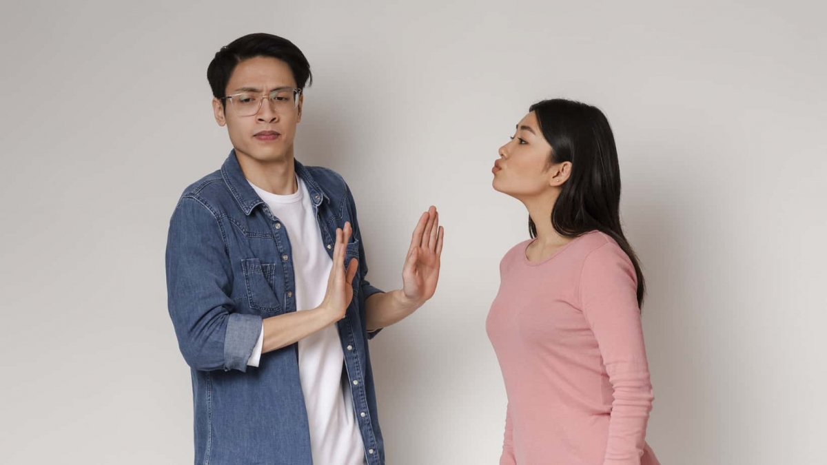 tín hiệu chắc chắn anh ấy đang giả vờ yêu bạn hình ảnh 1 tin hieu chac chan anh ay dang gia vo yeu ban hinh anh 1