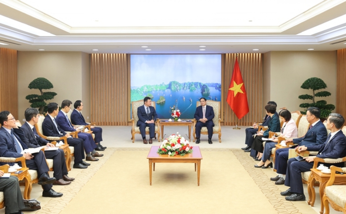 thu tuong pham minh chinh tiep tong giam doc tap doan samsung dien tu hinh anh 2