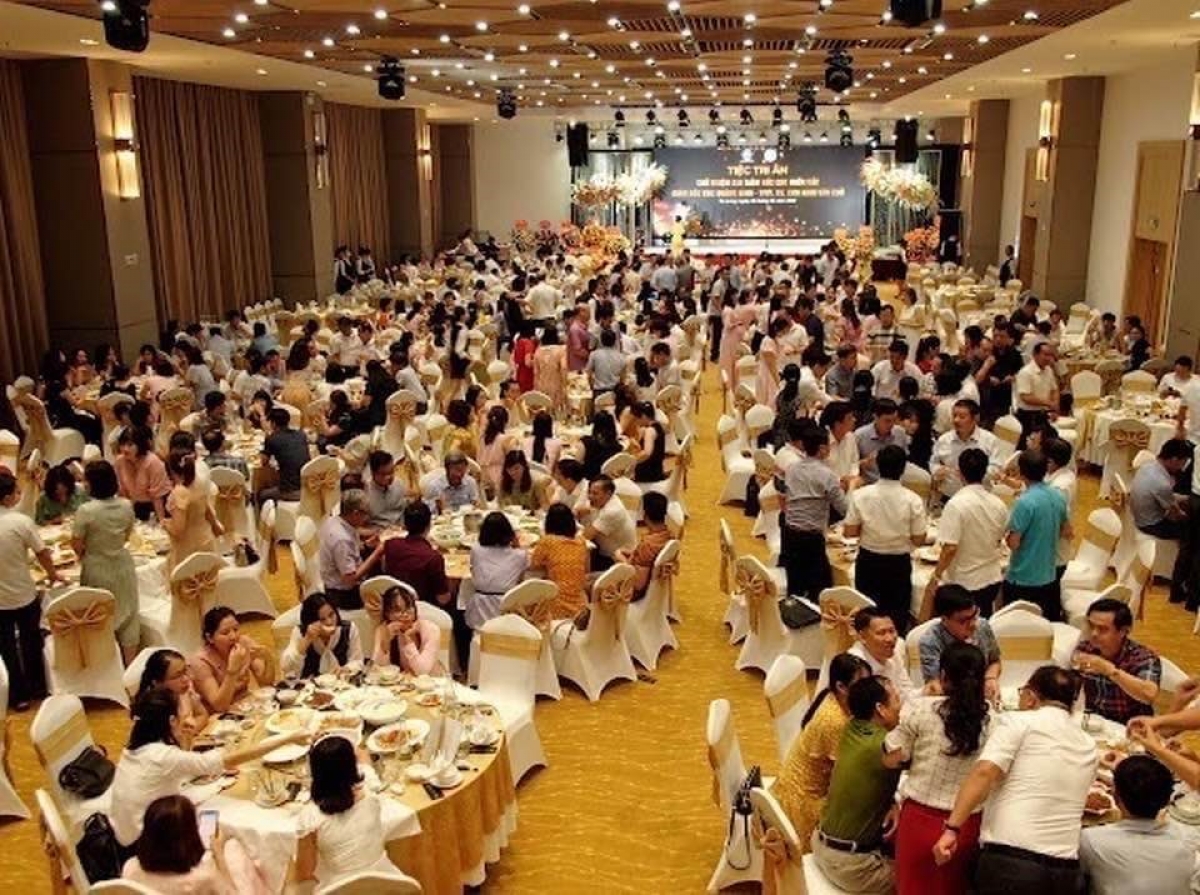 vụ cựu giám đốc cdc quảng ninh tổ chức tiệc chia tay phớt lờ quy định của Đảng hình ảnh 2 vu cuu giam doc cdc quang ninh to chuc tiec chia tay phot lo quy dinh cua Dang hinh anh 2