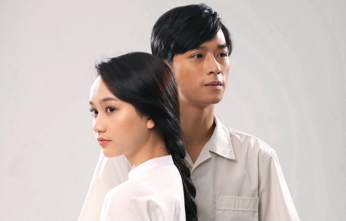 tran nghia mat biec toi chon song binh tinh va khong bon chen hinh anh 2