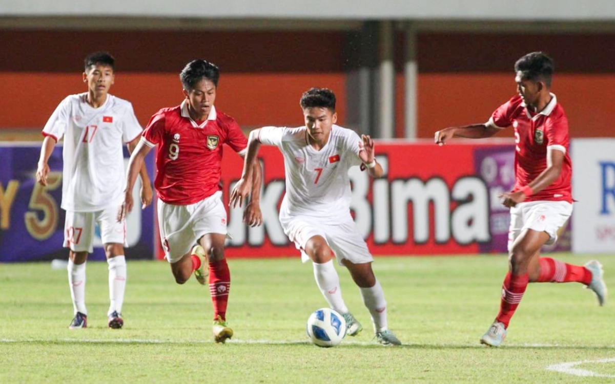 trUc tiEp u16 viet nam 0-0 u16 indonesia tran dau bat dau hinh anh 9