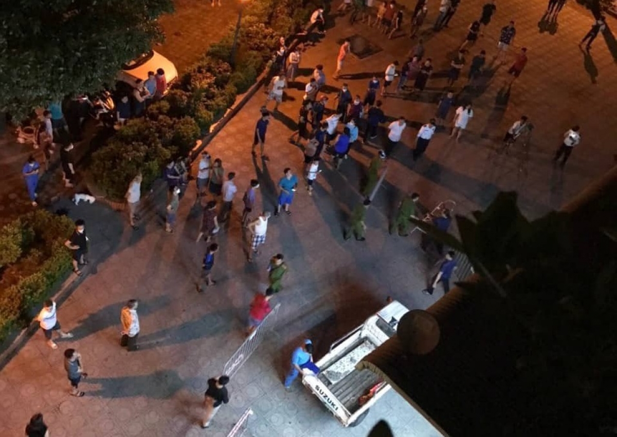 ha noi nam sinh roi tu tang 12 chung cu xuong dat tu vong hinh anh 1