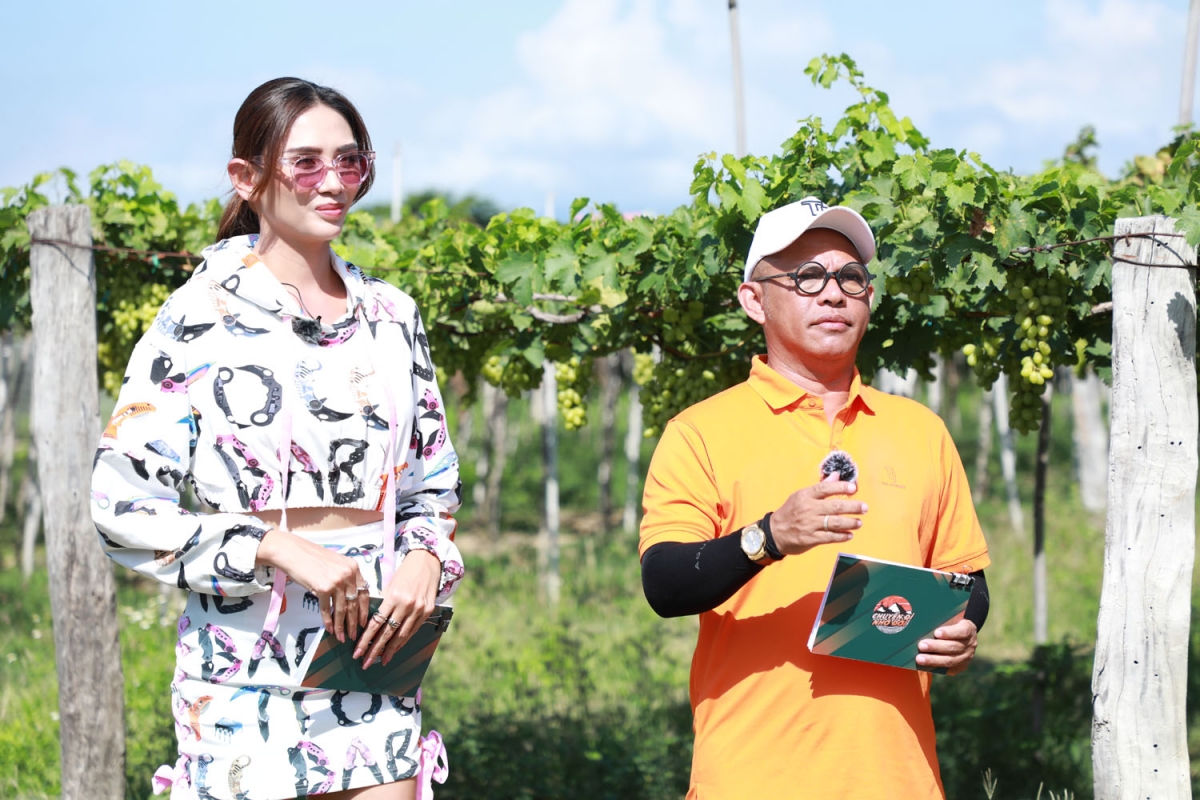 vo hoang yen khoc meu vi kiet suc, thi sinh nu ngat xiu khi dang quay hinh hinh anh 3
