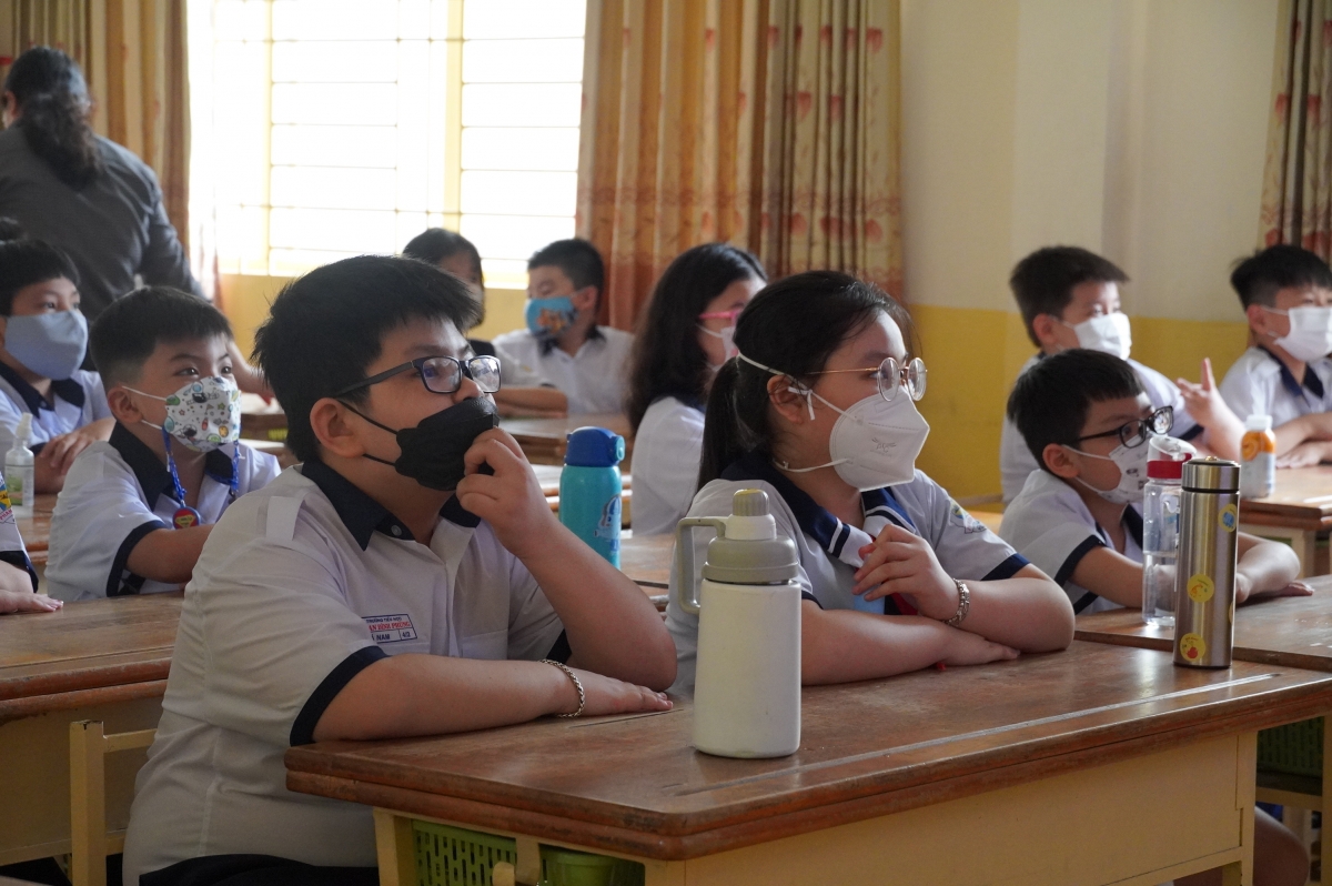 nam hoc moi, hoc sinh tp.hcm tang nhung lai thieu giao vien hinh anh 1