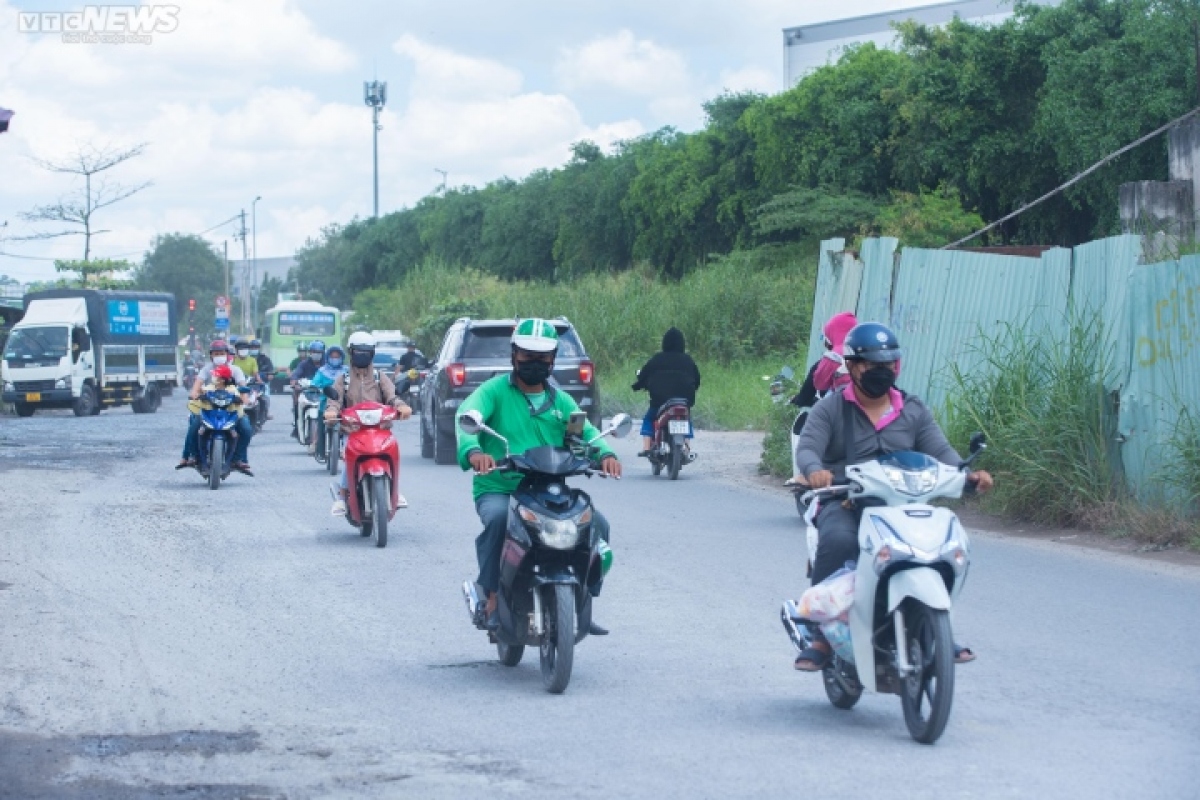 tp.hcm cau tang long dap chieu , cau sat tam op ep khien dan am anh hinh anh 8
