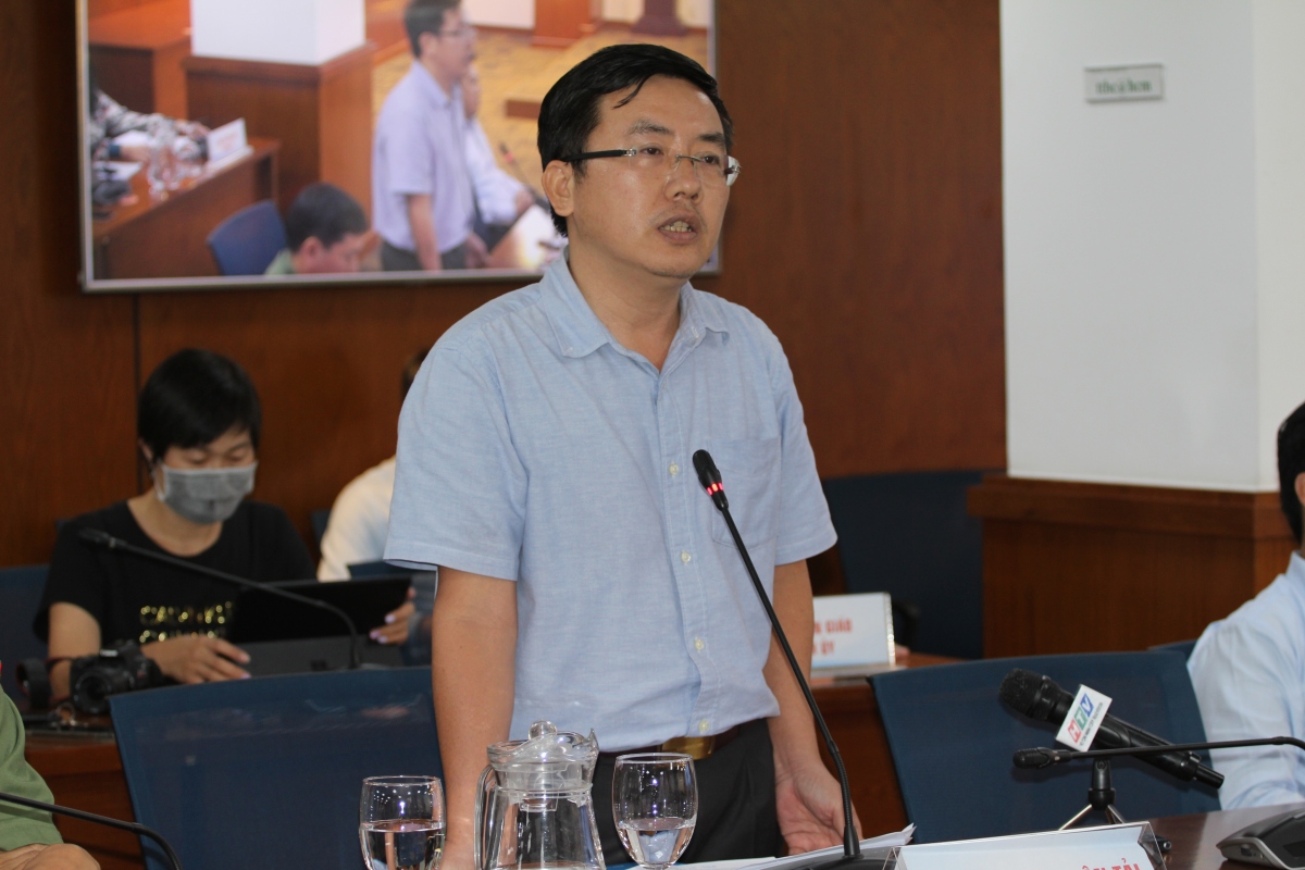 tp.hcm cam xe qua cau nguyen huu canh sau su co dut cap hinh anh 2
