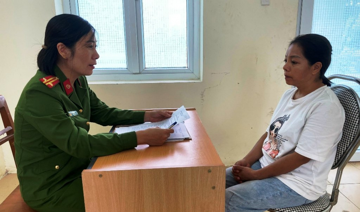 cong an yen bai bat giu doi tuong truy na ve toi mua ban phu nu hinh anh 1