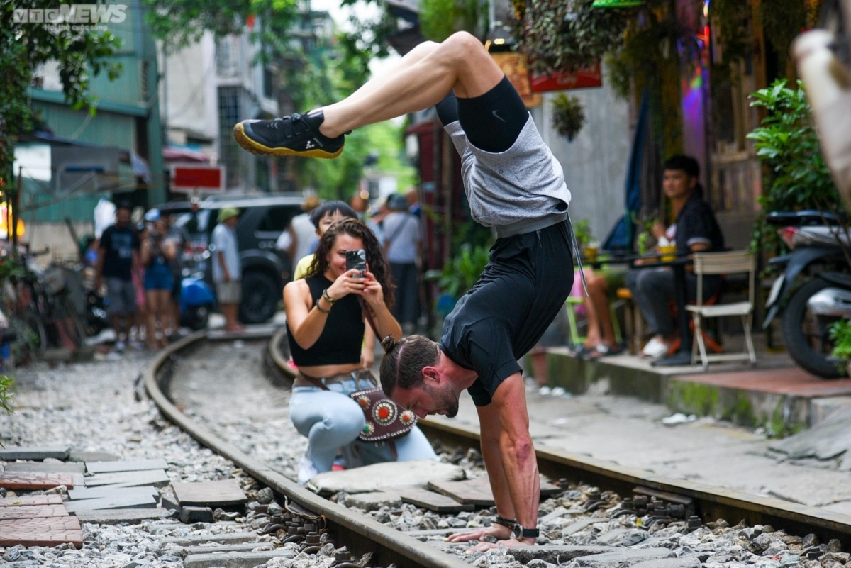 cục Đường sắt không thể tồn tại cà phê đường tàu gây nguy hiểm hình ảnh 1 cuc Duong sat khong the ton tai ca phe duong tau gay nguy hiem hinh anh 1