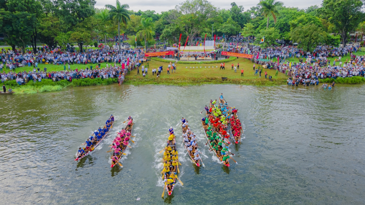 sôi nổi giải đua ghe truyền thống trên sông hương hình ảnh 1 soi noi giai dua ghe truyen thong tren song huong hinh anh 1