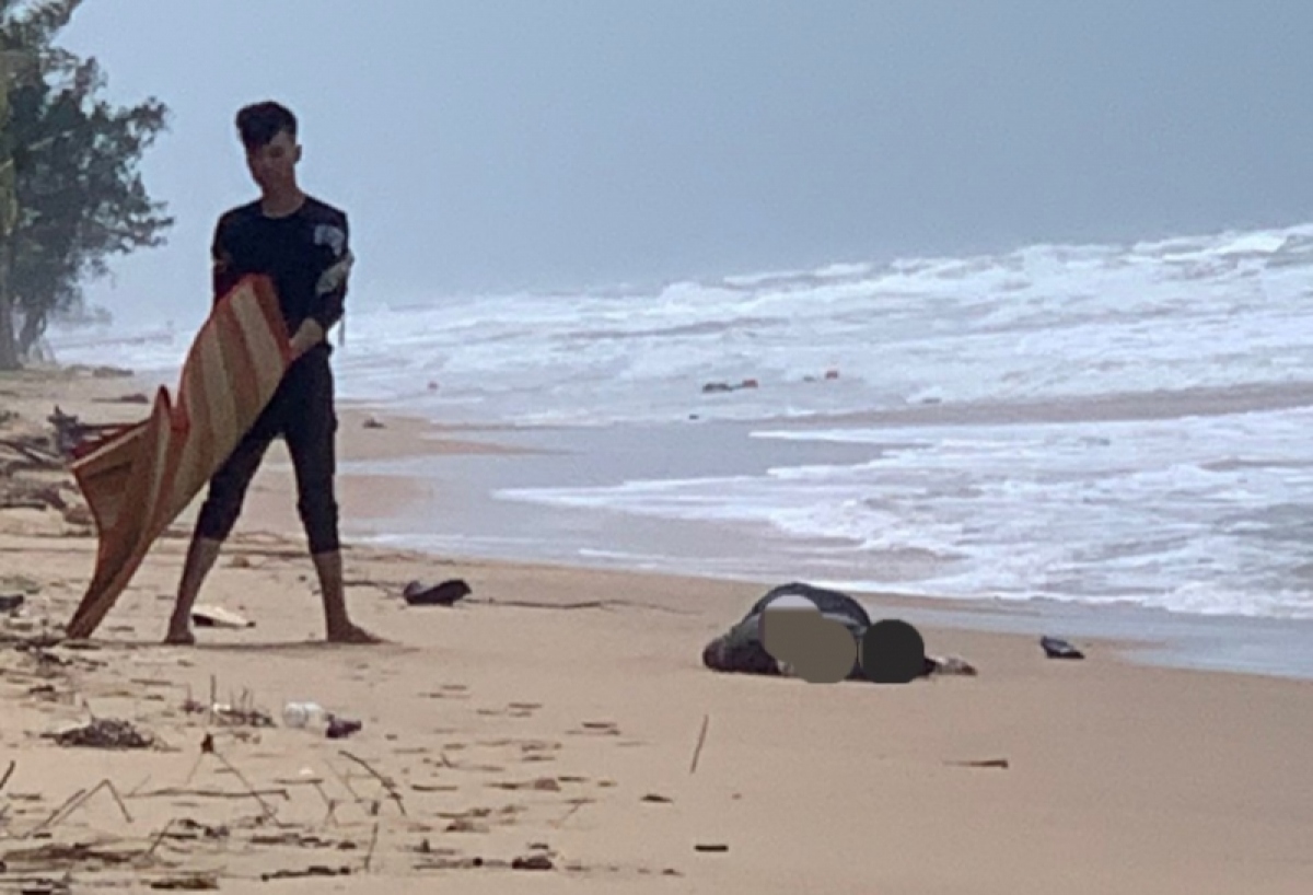 phat hien 6 thi the troi vao bo bien phu quoc hinh anh 1