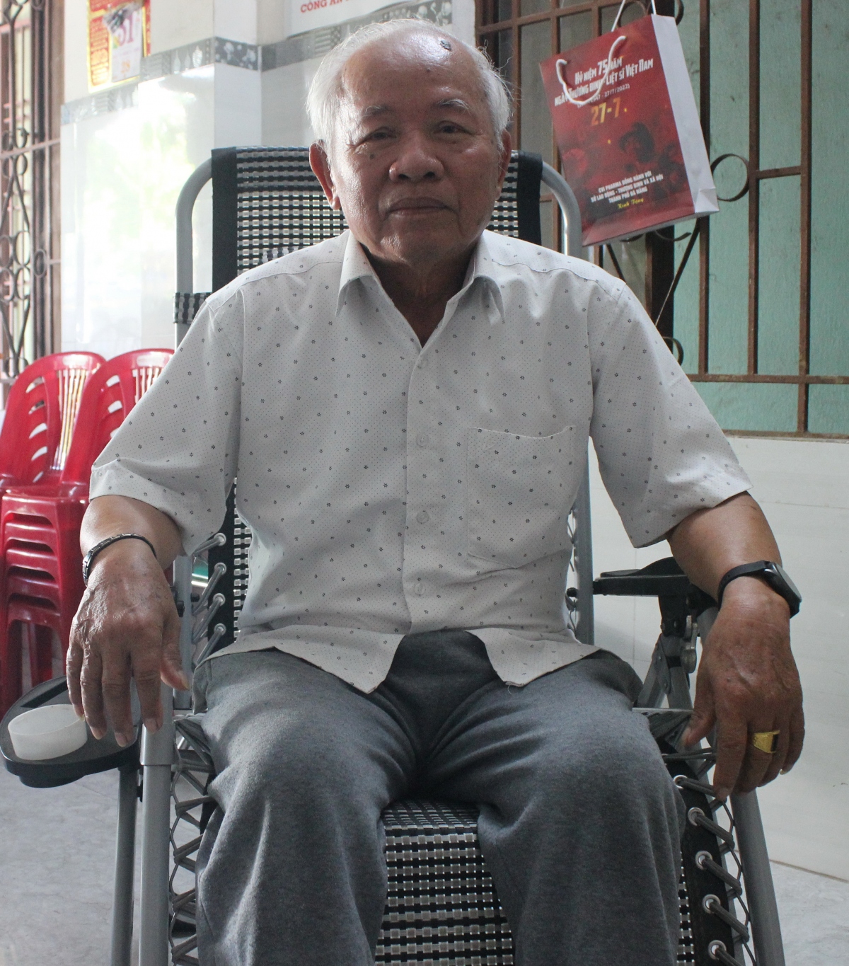  Dang vien bo sinh hoat Dang, tu minh roi xa quan chung hinh anh 2